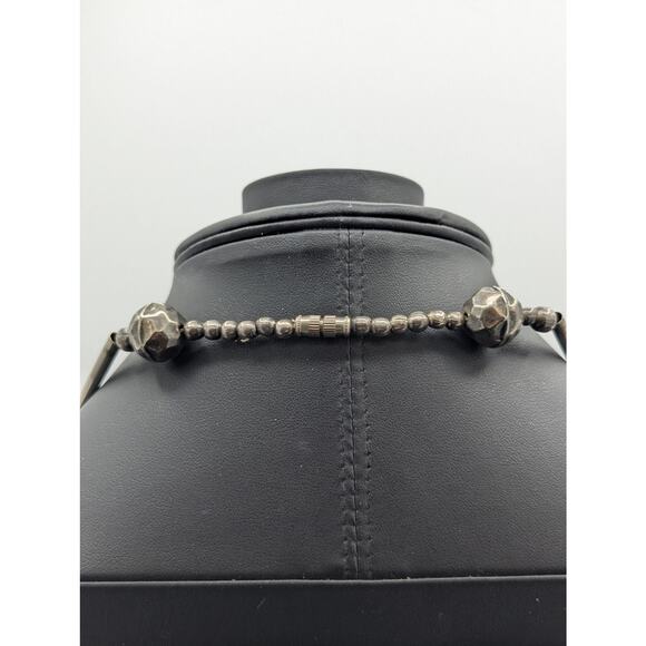 Vintage Hammered Round and Long Rod Bead Barrel Clasp Silver Tone Necklace - Picture 5 of 6
